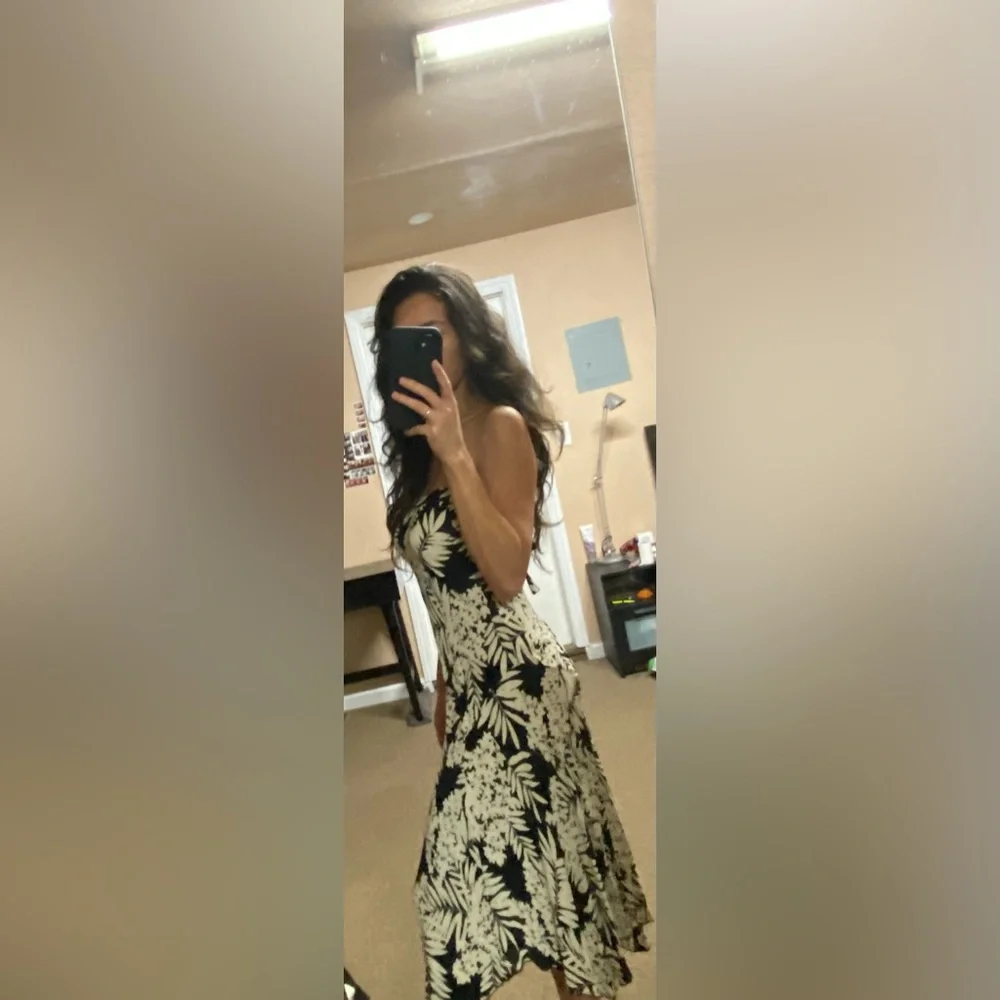 Light Tropical Strapless Dress - Picture 3 of 6